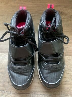 Girls Shaq Basketball Sneakers Size 4 Black & Pink